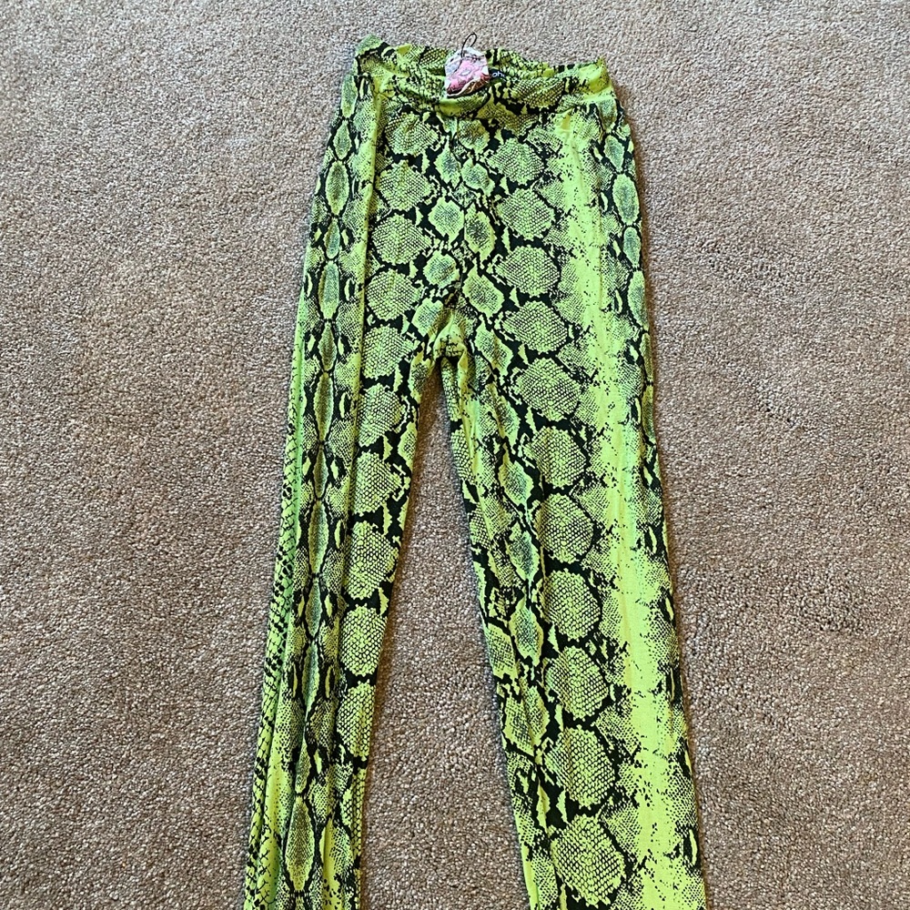 Size 6 Boohoo Snakeskin Leggings